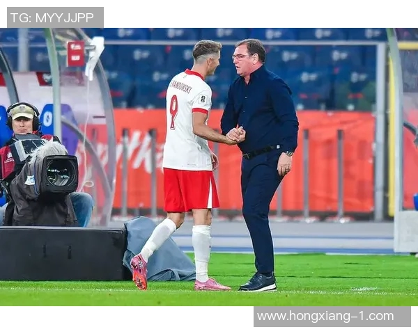 莱万回归诺坎普引发拜仁球迷愤怒指责其忘恩负义