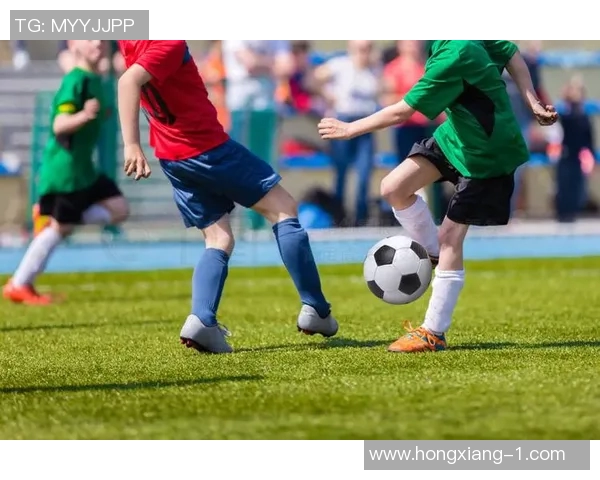 飓风队与圣洛伦索队的激烈对决展现足球魅力与团队精神